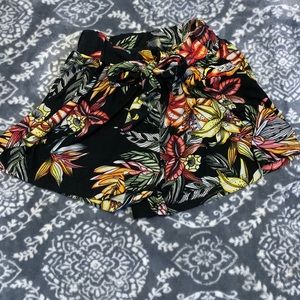 Floral short with a matching belt